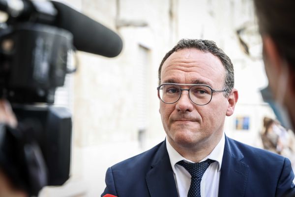 Une enquête  pour tentative de viol a été ouverte hier par le parquet de Paris contre Damien Abad, le Ministre des solidarités,.