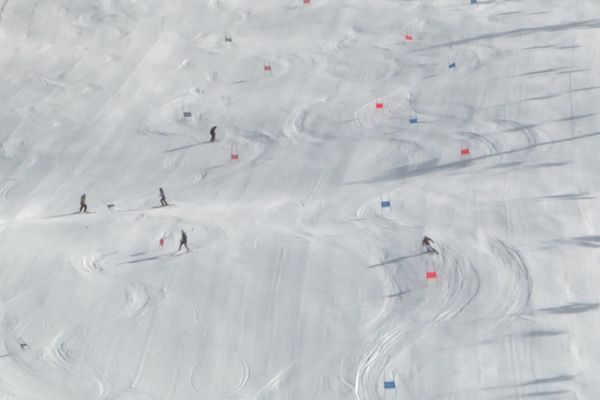 "Les rebelles des anneaux", rencontre avec ces anti JO dans les Alpes Françaises en 2030