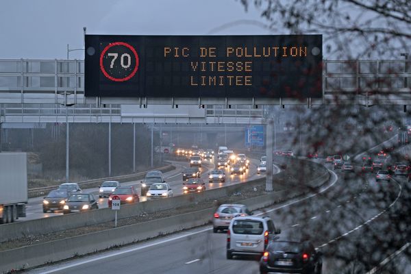 En raison d'un épisode de pollution et de la mauvaise qualité de l'air, les vitesses maximales avaient été abaissées sur les routes.