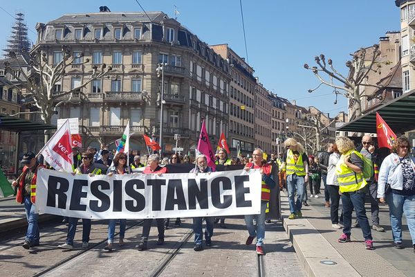 Le cortège est arrivé place Broglie vers 10h45.