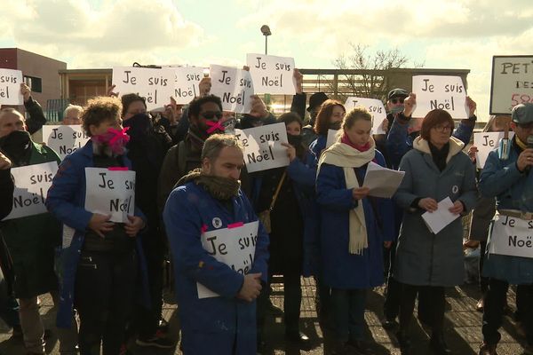 Colère et indignation du corps enseignant : Noël Bucher, suspendu à titre conservatoire, ne peut plus enseigner ni même approcher de l'établissement où il exerce depuis vingt ans. 