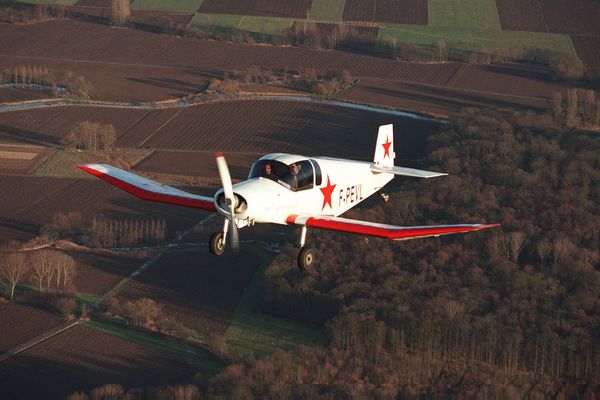 Ce vendredi 25 février, en milieu de matinée, un accident d'avion s'est produit au nord de l'aéroport de Roanne. Le pilote du petit avion monoplace D195 a annoncé lors de son décollage qu'il avait un problème à la radio, avant de faire demi-tour.