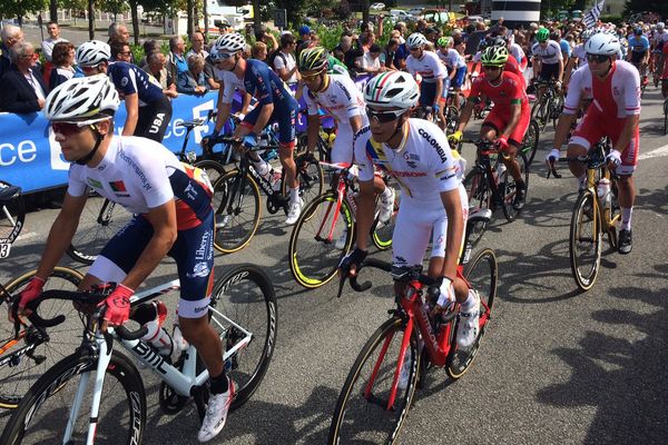 Tour de l'Avenir, début de la première étape 2017 à Loudéac