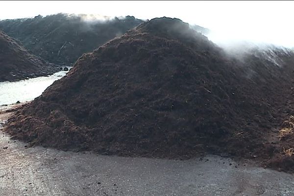 Il faut en moyenne six mois pour que les déchets verts broyés se transforment en bon compost.