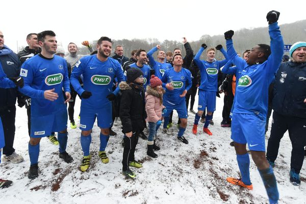 Dimanche 7 janvier, au soir, les joueurs manifesteront-ils encore leur joie après le match face à Troyes ? On les voit là après leur victoire sur Rombas.