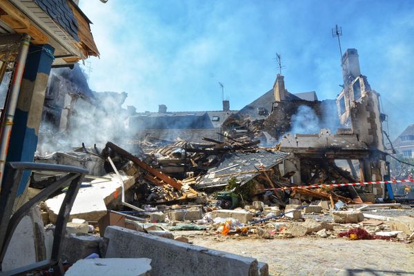 L'explosion a fait d'énormes dégâts dans le centre-ville de Quiberon