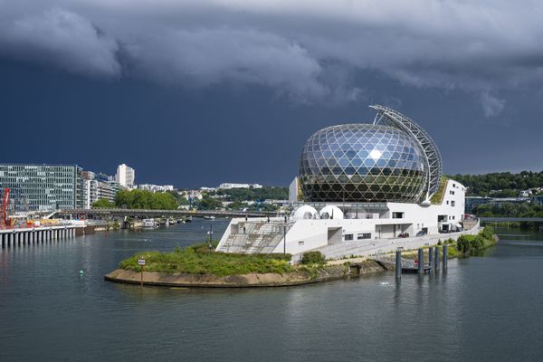 La Maîtrise des Hauts-de-Seine est installée à la Seine musicale sur l'Île Séguin à Boulogne-Billancourt.