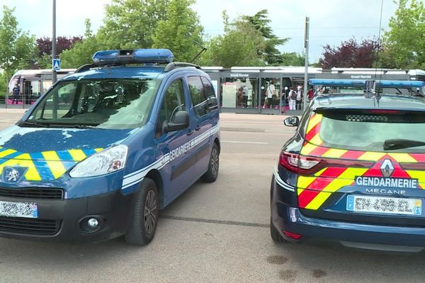 Une fois par mois, les gendarmes de la compagnie de Côte-d’Or mènent des contrôles aléatoires dans les tramways de Dijon Métropole.