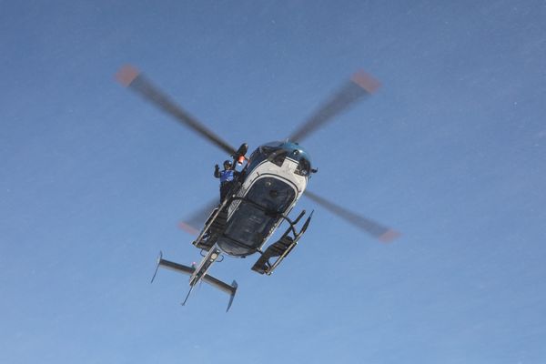 L'hélicoptère du PGHM de Briançon est intervenu. Un alpiniste est mort dans le couloir du Coolidge, sur le Pelvoux.