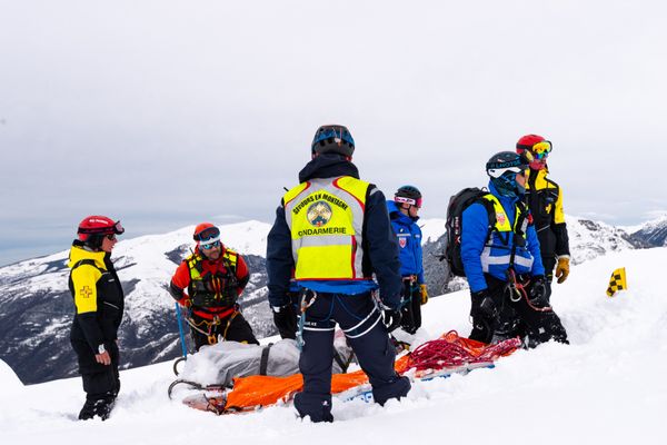 Le risque d'avalanche est important sur le massif des Pyrénées, mieux vaut partir bien informé.