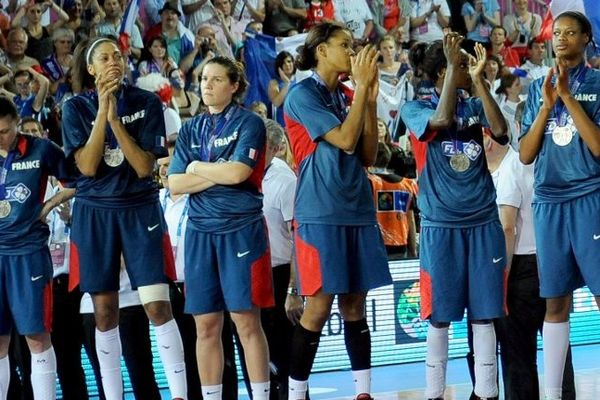 La déception des Braqueuses, médaille d'argent autour du cou, hier dimanche à Orchies, 