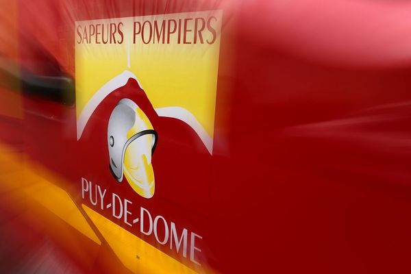 Dans la nuit du samedi 12 au dimanche 13 octobre, un homme a été retrouvé mort près de son véhicule accidenté à Lachaux, dans le Puy-de-Dôme.