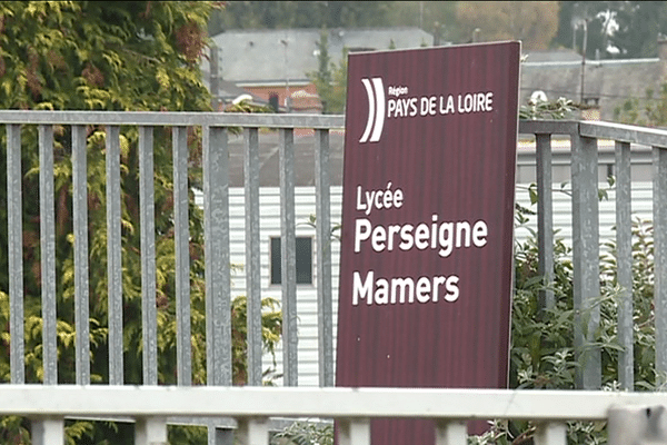 Le lycée Perseigne de Mamers recherche un professeur