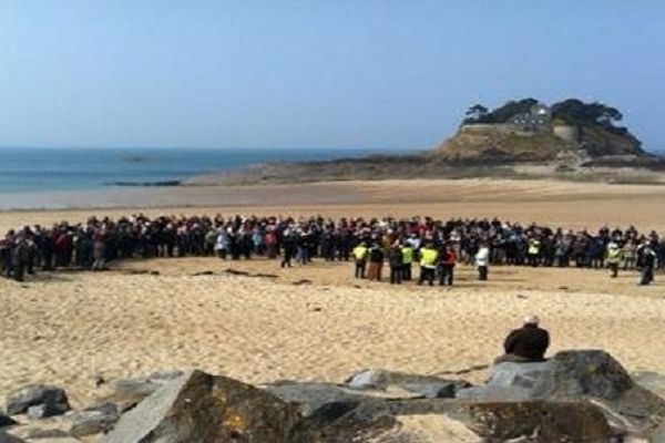 Plus de 300 personnes s'étaient mobilisés contre ce projet de parc à moules en avril 2012