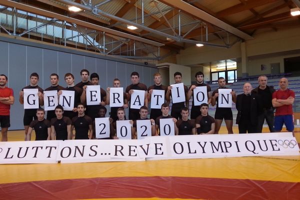 Les vingt lutteurs du Pôle France à Ceyrat (Puy-de-Dôme) rêvent de médailles olympiques et ils se mobilisent pour sauver leur discipline d'une possible disparition des Jeux Olympiques en 2020.