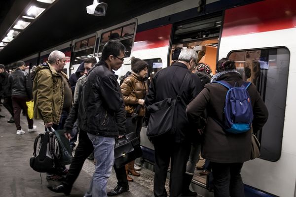 Les perturbations touchent aussi bien les différentes lignes du RER que du Transilien (illustration).