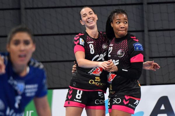 Monika Kobylinska et Pauletta Foppa du Brest Bretagne Handball à la salle de Brest Aréna le 12/10/2019 en ligue des champions Féminine face au SCM Ramnicu Valcea 