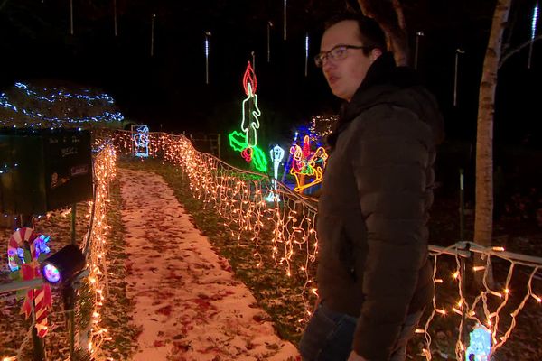 Martin a passé plusieurs semaines pour décorer le jardin de sa grand-mère à Ambrumesnil (Seine-Maritime)