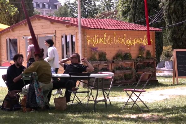 Le festival de l'Écologie populaire s'est déroulé sous un temps ensoleillé.