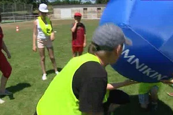 Le Kinball se joue avec un ballon aux dimensions impressionantes