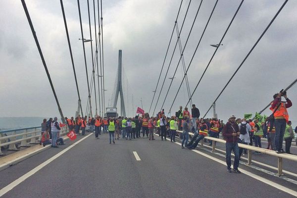 12 juin 2018: manifestation des cheminots sur le pont de Normandie