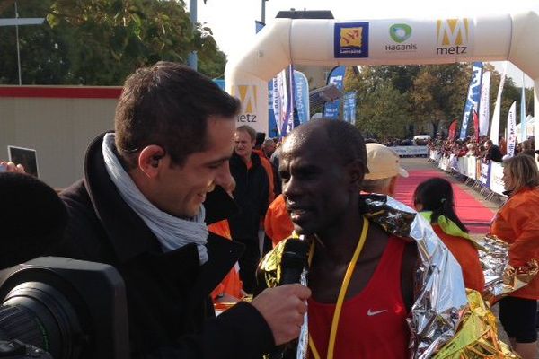 Yoann Rodier avec le Kenyan Mark Tanui l'emporte à Metz, dimanche 11 octobre 2015, en 2h 13min et 35 secondes, devant ses compatriotes Ezekiel Koech et Isaac Birir