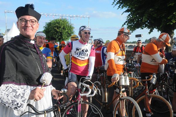 Mon curé chez les cyclistes, Anjou Vélo Vintage, édition 2016