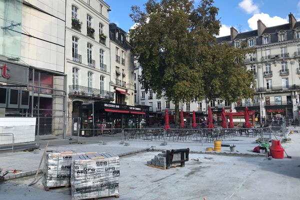 Le plafond du café du Commerce à Nantes s'est effondré, nécessitant l'évacuation des habitants des immeubles voisins