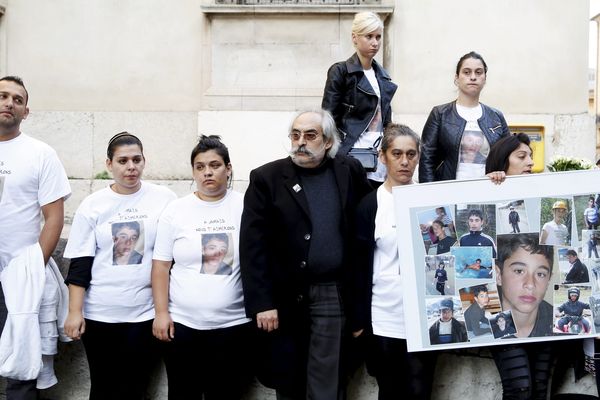 les proches d'Antoine Rodriguez, la victime . palais de Justice Aix-en-Provence 8 octobre 2014