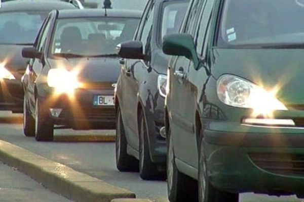 En cas de pollution aux particules fines en suspension, il est conseillé de limiter ses déplacements en voiture.