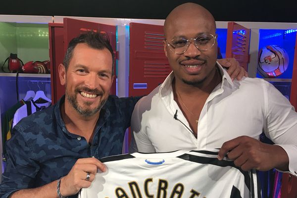 Fabrice Pancrate invité d'USBFOOT au côté d'Anthony Brulez, avec son maillot de Newcastle. Fabrice Pancrate a joué dans ce club anglais lors de la saison 2009-2010 