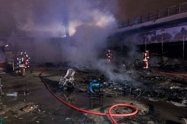 Les pompiers sont rapidement intervenus pour maîtriser le sinistre