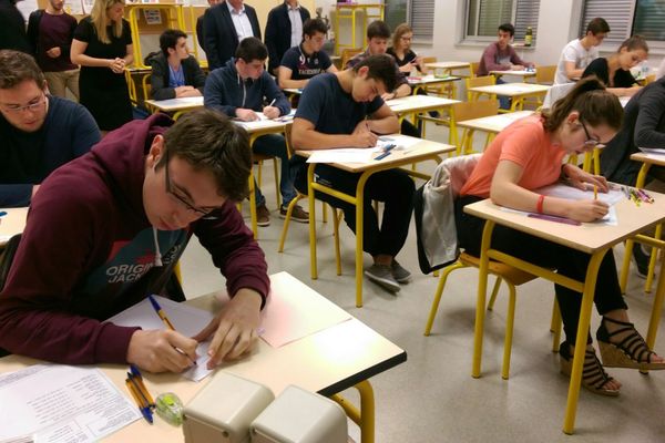 L'épreuve du bac philo au lycée Paul Guérin de Niort (79) ce mercredi 17 juin 2015.