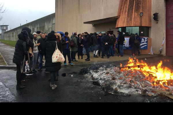 Les surveillants de Metz-Queuleu bloquent l'accès à la prison 