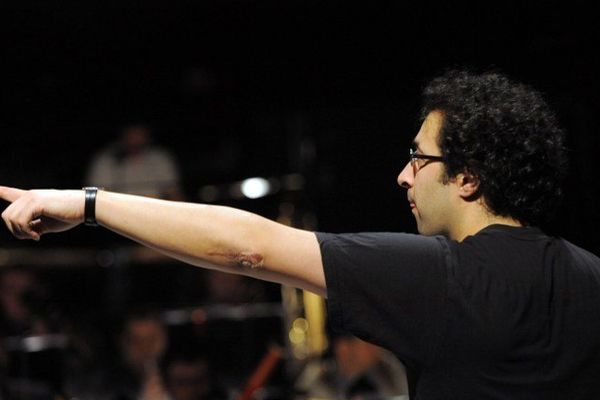 Leo Hussain vient d'être nommé le nouveau chef d'orchestre de l'Opéra de Rouen Haute-Normandie.