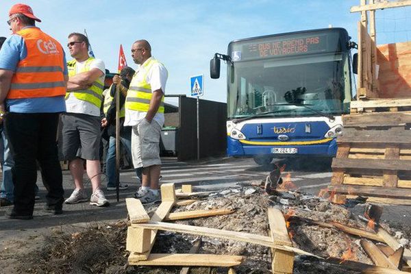 Piquet de grève chez Tisseo le 11 mai 2015