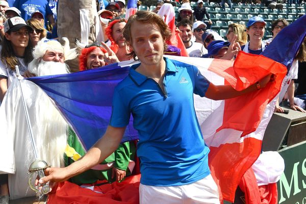 Lucas Pouille après sa victoire permettant à la France d'accéder en demies-finales. 