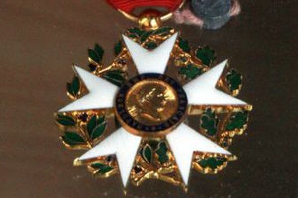 La légion d'honneur lui sera remise le 1er janvier. 