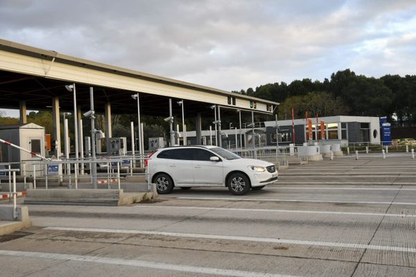 C'est au péage autoroutier de Béziers Ouest (Hérault) que les douaniers ont intercepté le véhicule dans lequel était cachée la cocaïne.