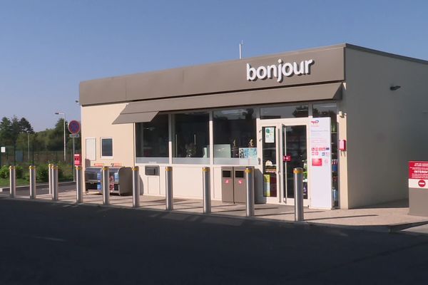 Le braquage s'est produit à la station service Total, rue Voltaire à Laon dans l'Aisne.