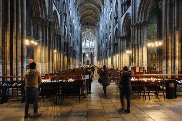 Rouen le 6 décembre 2020 : un peu moins de 300 fidèles dans la cathédrale
