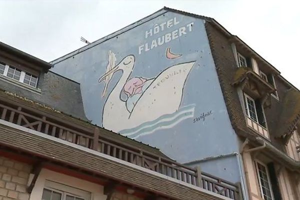 Les affiches de Raymond Savignac recouvrent les murs de Trouville