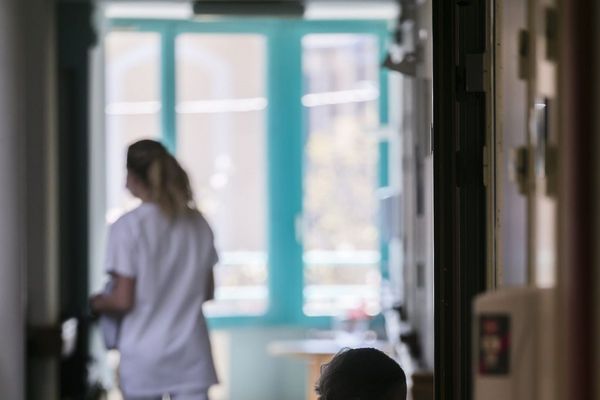 Une manifestation est organisée à Billom, près de Clermont-Ferrand, pour dénoncer des injustices liées au Ségur de la santé, mardi 15 décembre. 