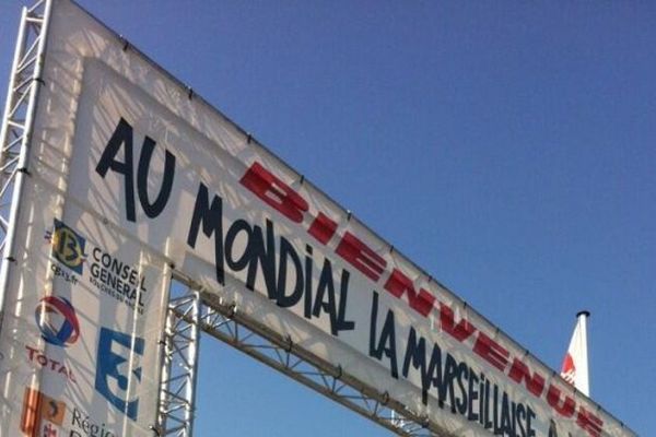 Plus de 4 000 participants participent au 52e Mondial à pétanque, événement sportif et médiatique incontournable du début d'été. 