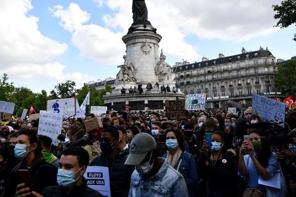 Plusieurs milliers de personnes se sont réunies ce mardi à Paris pour dénoncer le racisme.