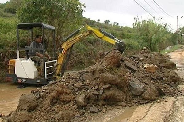 Juvignac (Hérault) - le nettoyage des rivières et ruisseaux se poursuit pour éviter les inondations - 9 octobre 2014.