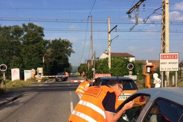 Opération de sensibilisation autour du passage à niveau d'Escalquens