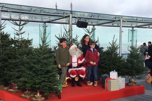 Le Père Noël s'installe à la Tour Montparnasse, jusqu'au 1er janvier 2019.