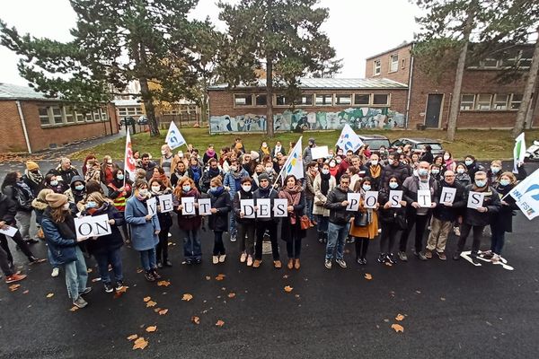 Le 19 novembre, les enseignants de Roubaix rassemblés pour demander plus de postes.