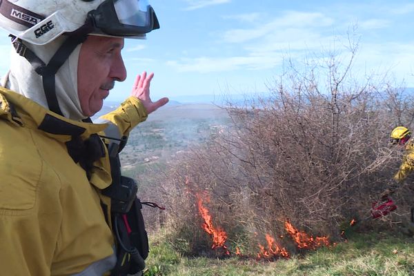 Les pompiers peuvent intervenir gratuitement auprès des agriculteurs pour organiser des écobuages en toute sécurité.